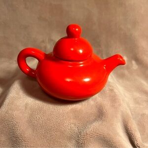 HAYHOE Flowerdale Bright Red Vintage Whimsy Ceramic Teapot
